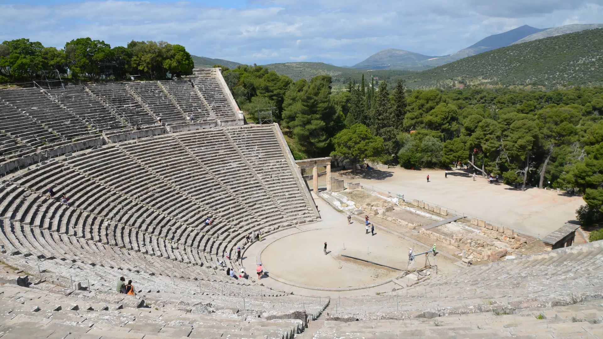 Image of the lion gate at Mycenae